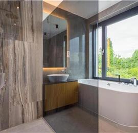 3 bedroom villa with infinity pool in Opatija, sleeps 6